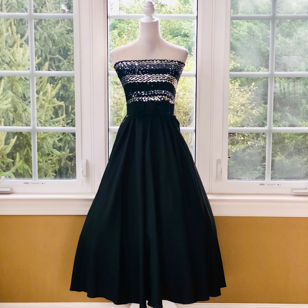 Stunning Strapless Sequined Special Occasion Dress - image 1